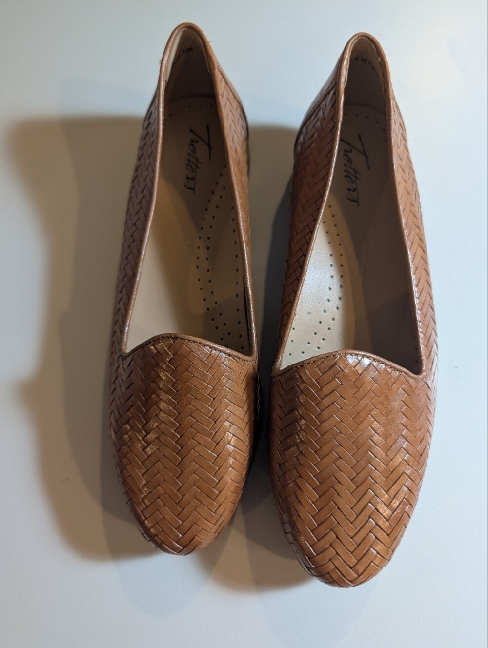 Trotters Liz III Woven Leather  Slip-On Flats in Tan Womans Size 7.5